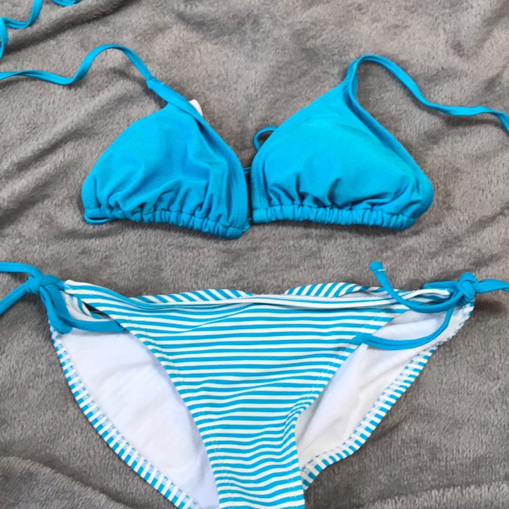 Bikini - Picture 2 of 2